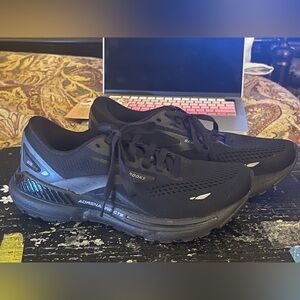 Women’s Brooks Athletic Shoes